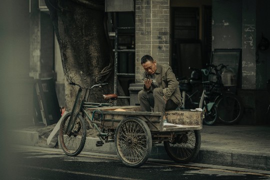 探索奇幻世界，下辈子出生到哪里游戏全攻略